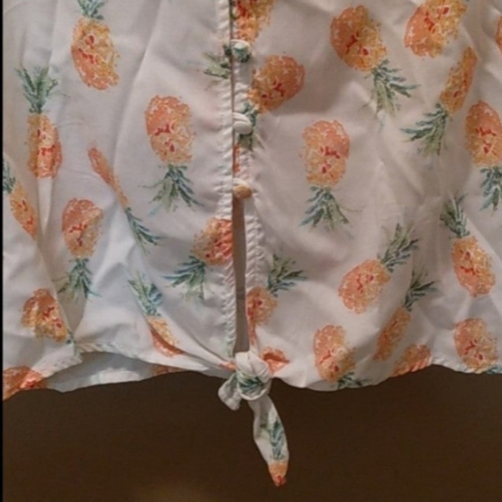 Beachlunchlounge Pineapple Print Button-Up Blouse - Picture 3 of 5